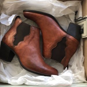 NWT Frye boots